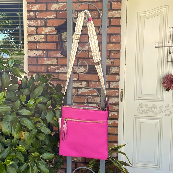 🎁 Beautiful Pink Crossbody bag - Picture 1 of 6